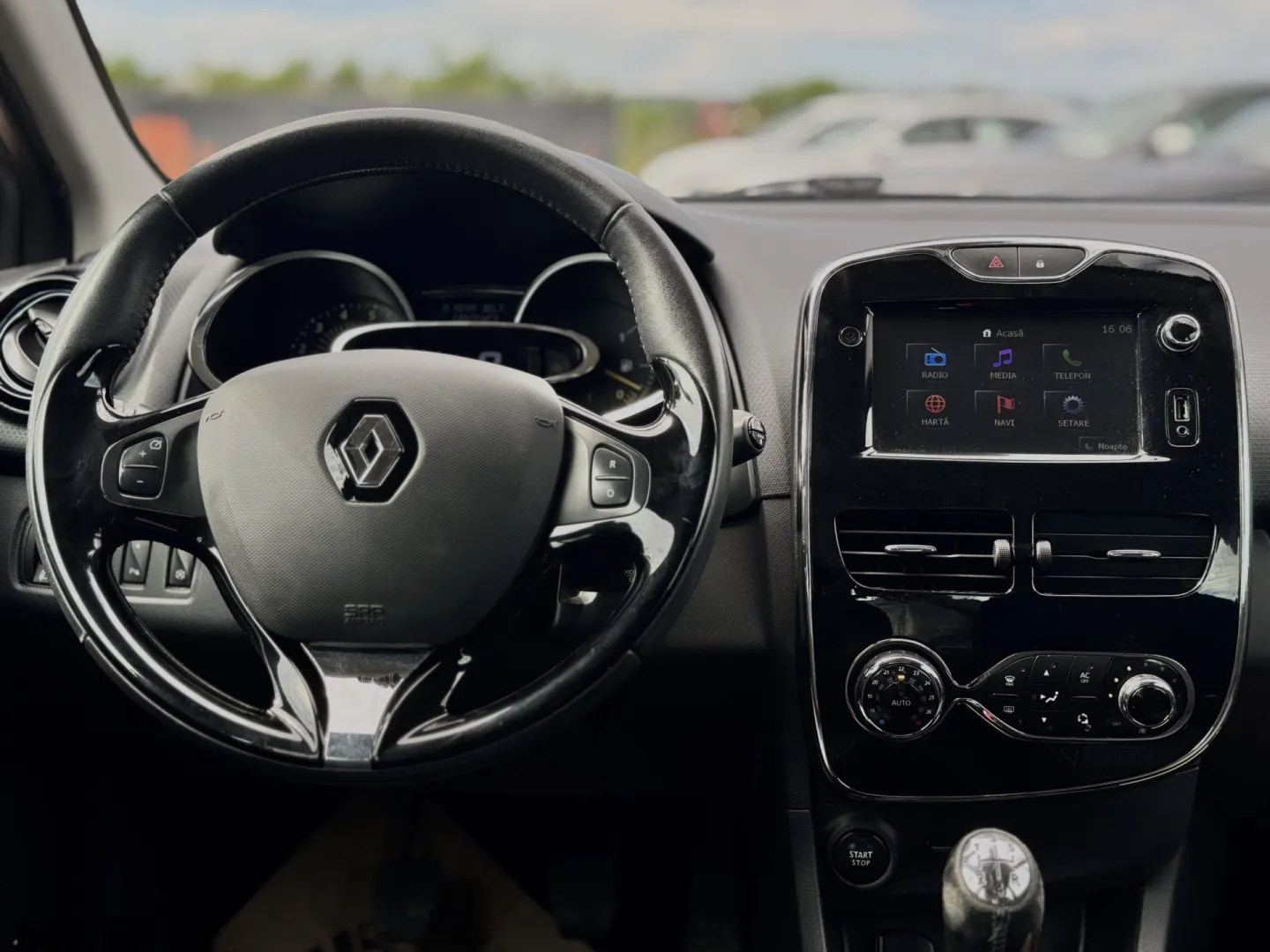 Cumpara/ Vinde online Renault  Clio 2013 SH, la cel mai bun pret pentru tine!
