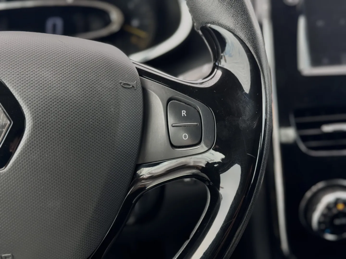 Cumpara/ Vinde online Renault  Clio 2013 SH, la cel mai bun pret pentru tine!