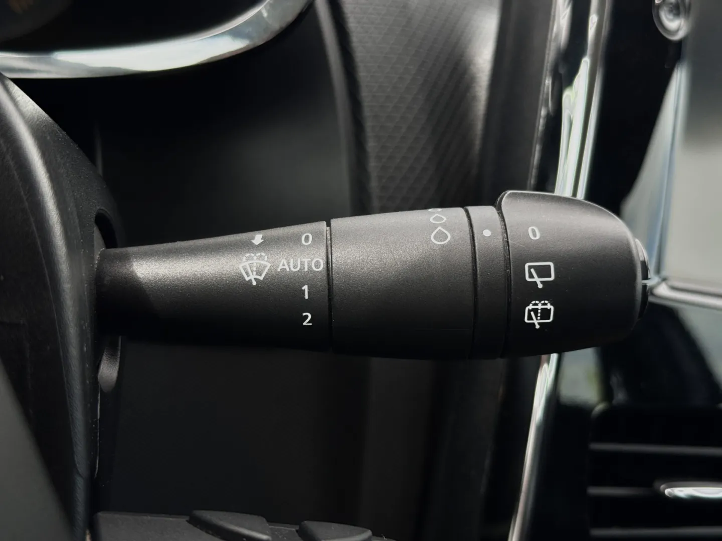 Cumpara/ Vinde online Renault  Clio 2013 SH, la cel mai bun pret pentru tine!