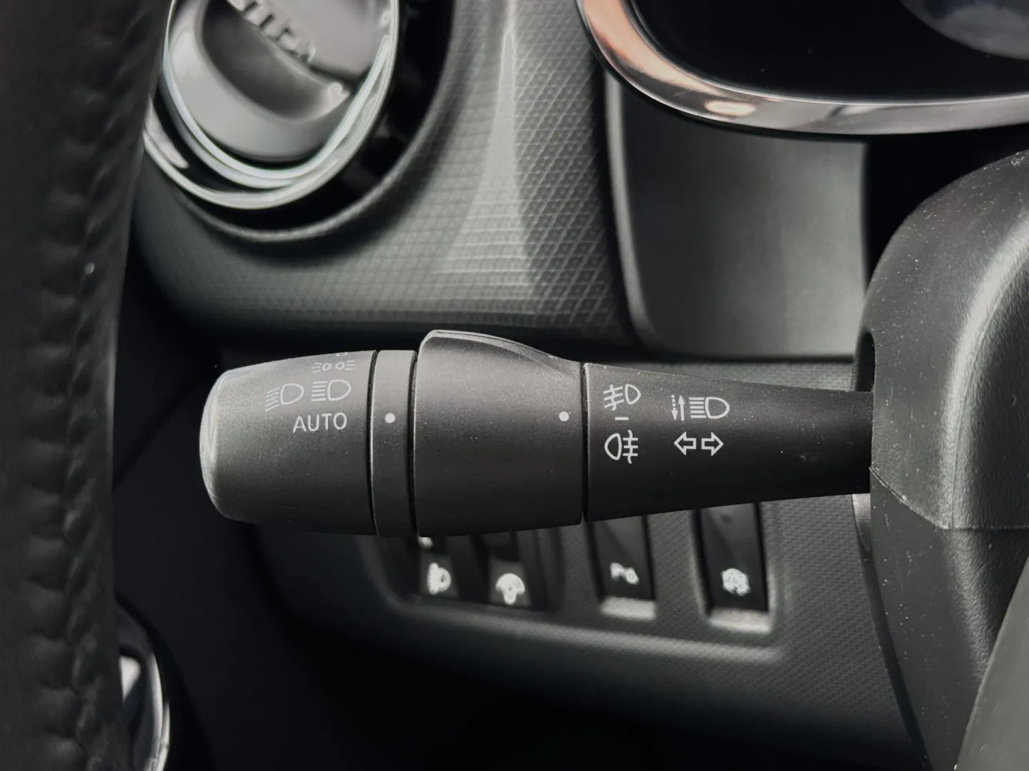 Cumpara/ Vinde online Renault  Clio 2013 SH, la cel mai bun pret pentru tine!