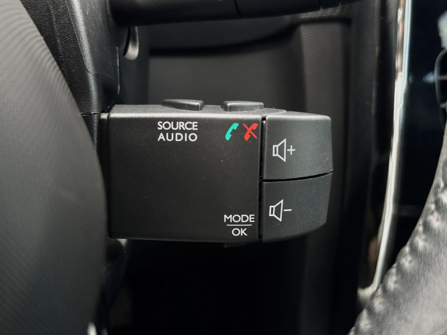 Cumpara/ Vinde online Renault  Clio 2013 SH, la cel mai bun pret pentru tine!