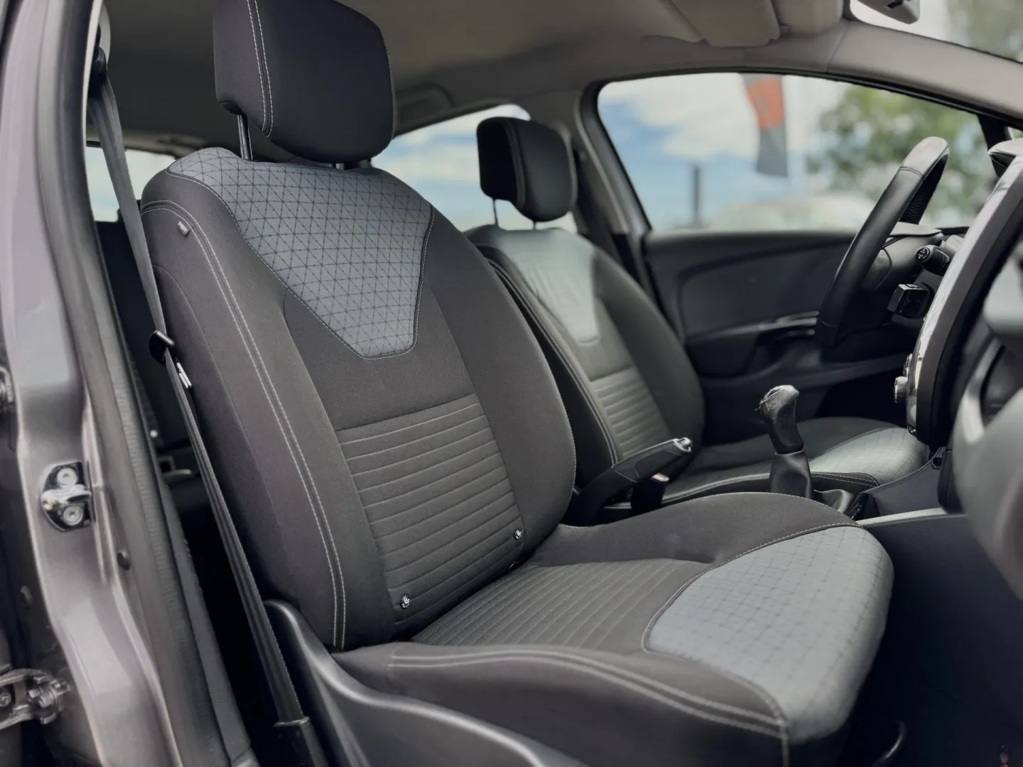 Cumpara/ Vinde online Renault  Clio 2013 SH, la cel mai bun pret pentru tine!
