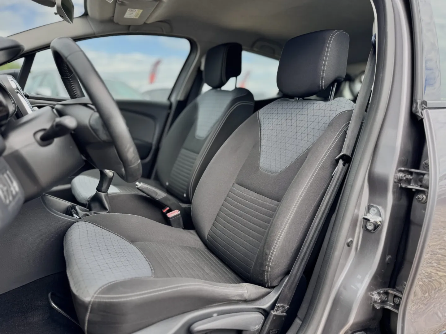 Cumpara/ Vinde online Renault  Clio 2013 SH, la cel mai bun pret pentru tine!