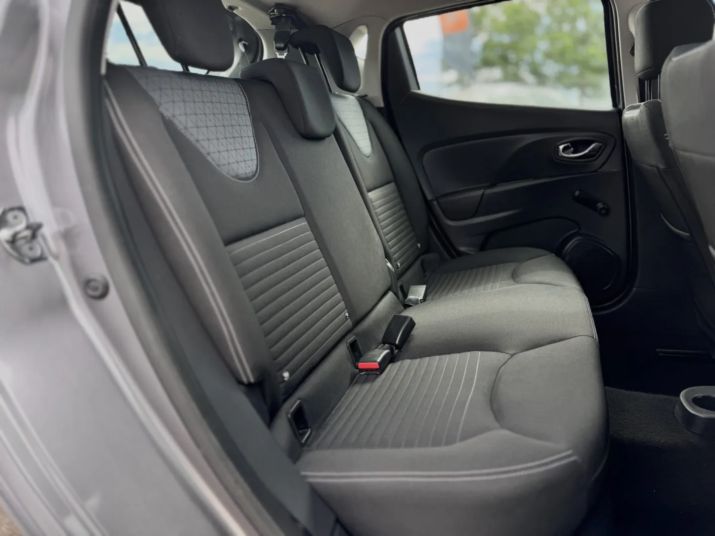 Cumpara/ Vinde online Renault  Clio 2013 SH, la cel mai bun pret pentru tine!