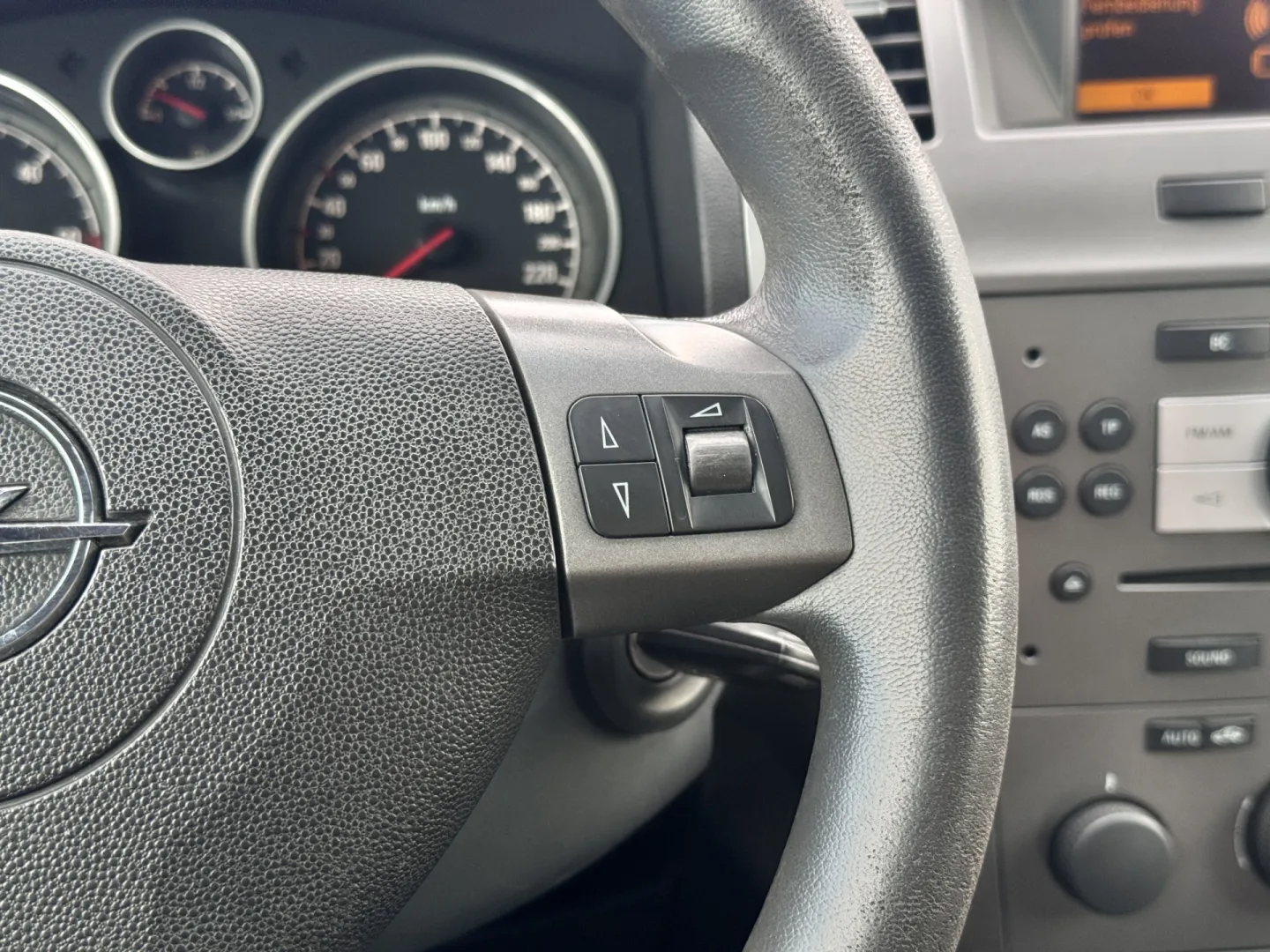 Cumpara/ Vinde online Opel Zafira 2006 SH, la cel mai bun pret pentru tine!