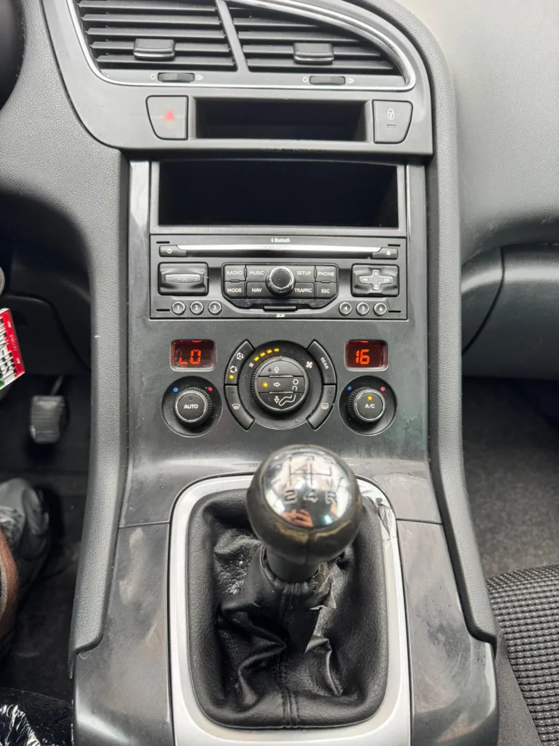 Cumpara/ Vinde online Peugeot 5008 2010 SH, la cel mai bun pret pentru tine!
