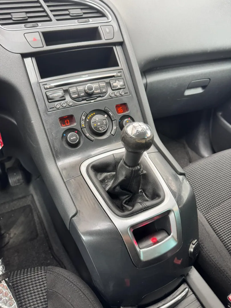 Cumpara/ Vinde online Peugeot 5008 2010 SH, la cel mai bun pret pentru tine!
