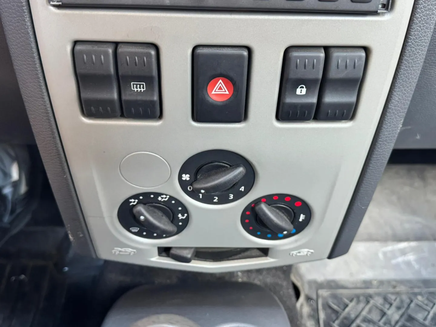 Cumpara/ Vinde online Dacia Logan 2006 SH, la cel mai bun pret pentru tine!