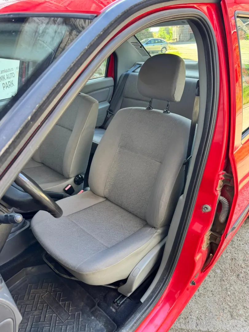 Cumpara/ Vinde online Dacia Logan 2006 SH, la cel mai bun pret pentru tine!