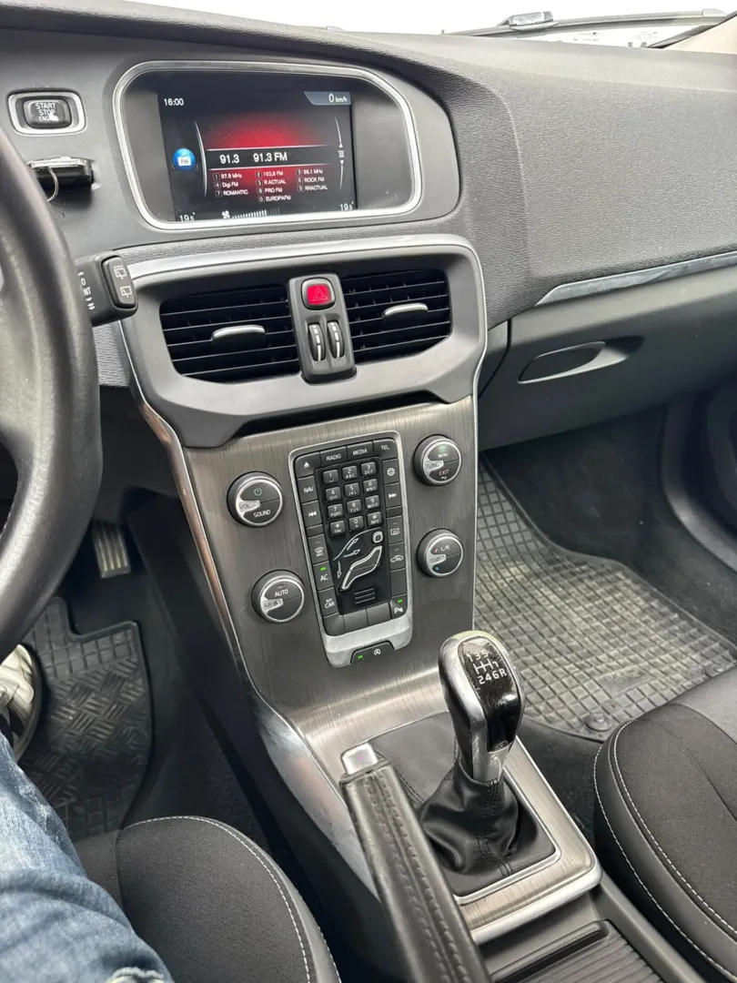 Cumpara/ Vinde online Volvo V40 2016 SH, la cel mai bun pret pentru tine!