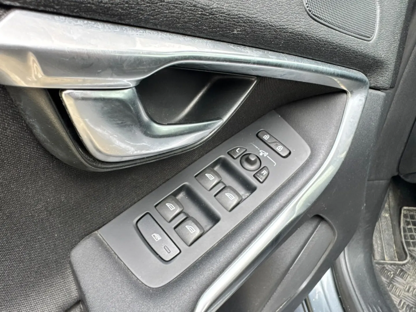 Cumpara/ Vinde online Volvo V40 2016 SH, la cel mai bun pret pentru tine!