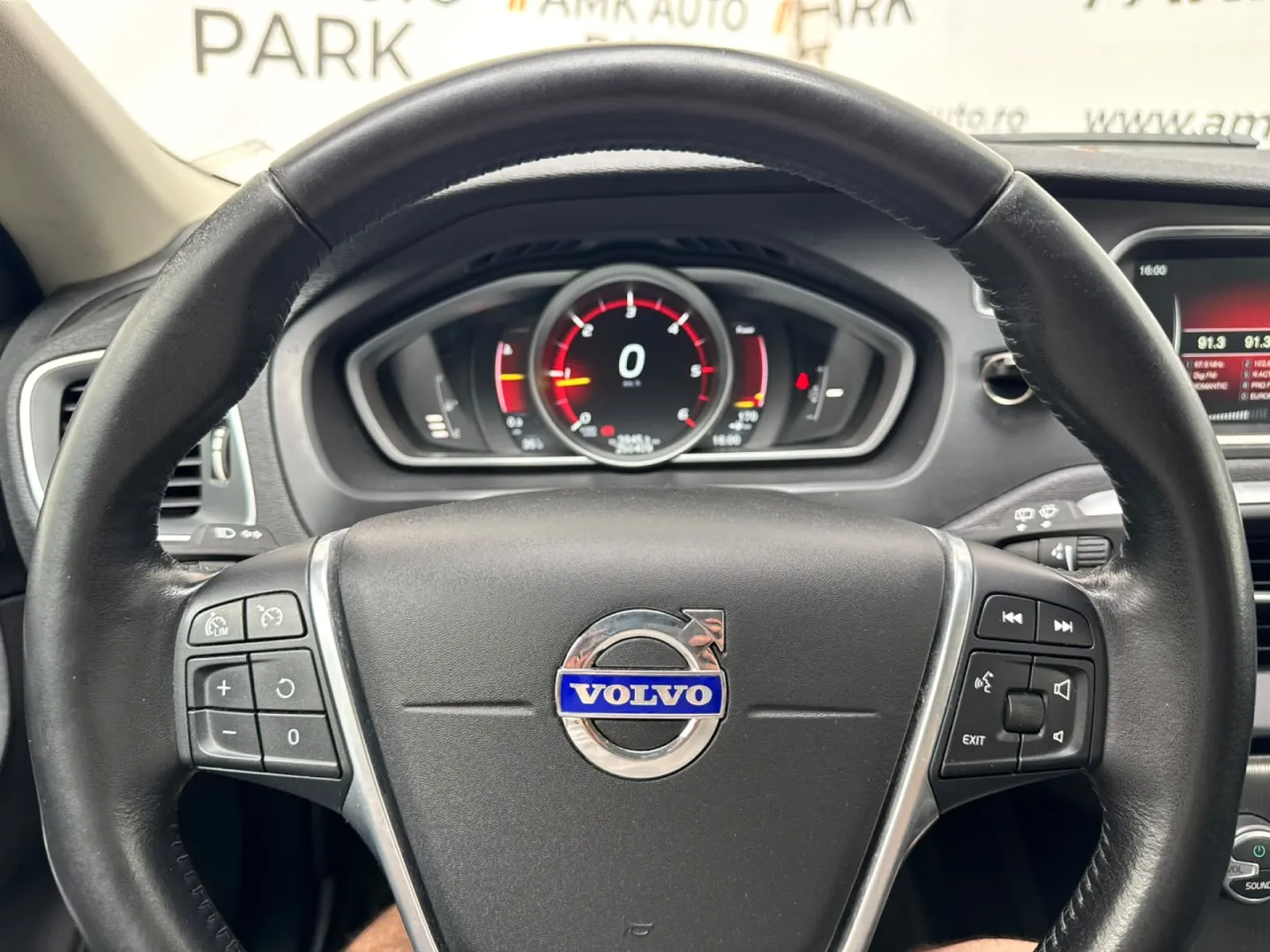Cumpara/ Vinde online Volvo V40 2016 SH, la cel mai bun pret pentru tine!