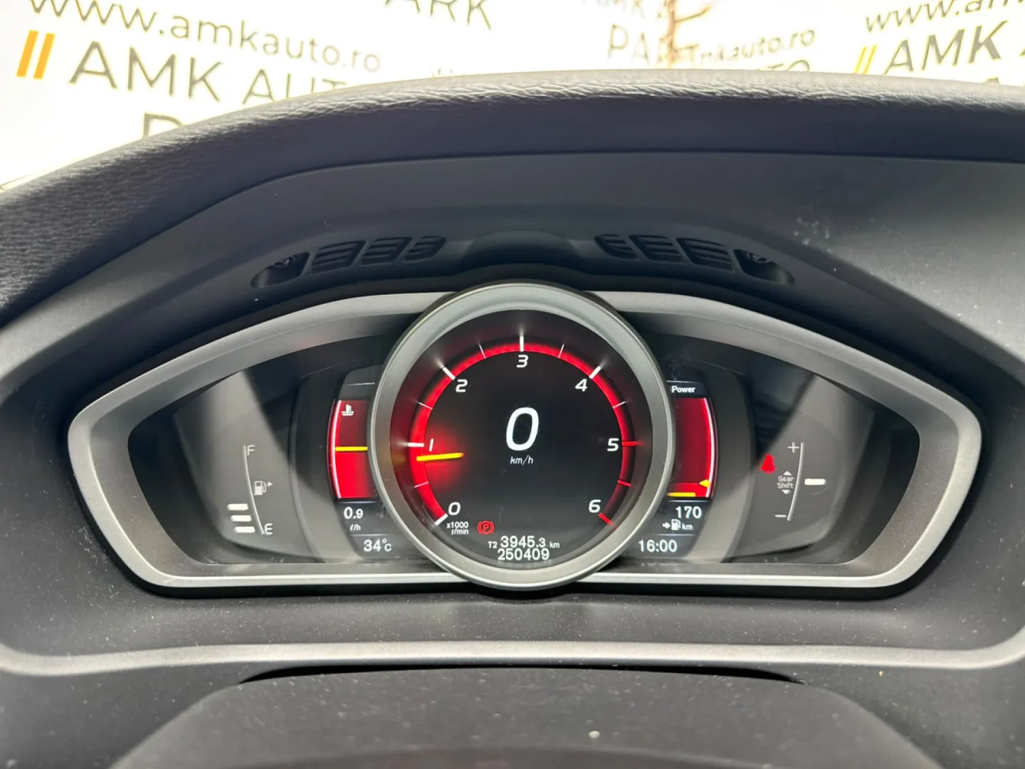 Cumpara/ Vinde online Volvo V40 2016 SH, la cel mai bun pret pentru tine!
