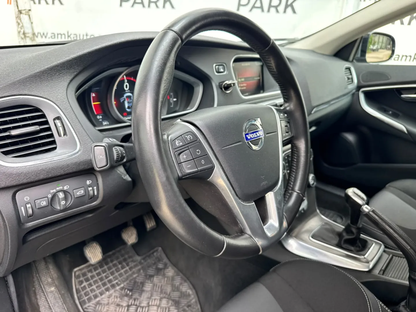 Cumpara/ Vinde online Volvo V40 2016 SH, la cel mai bun pret pentru tine!