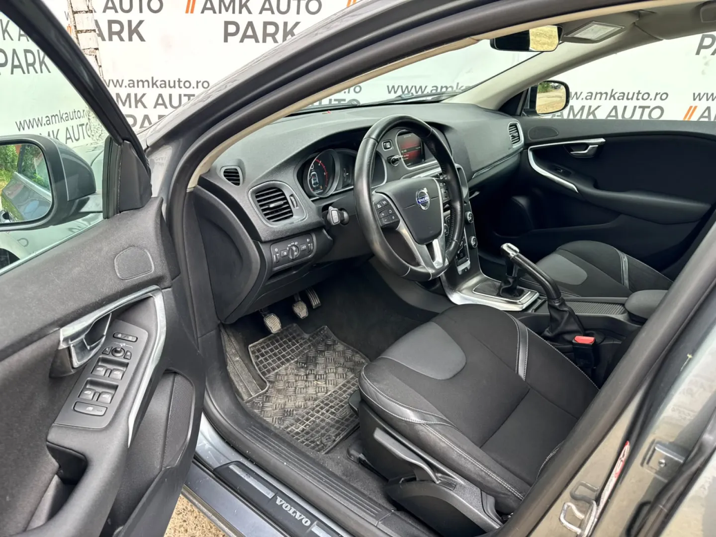 Cumpara/ Vinde online Volvo V40 2016 SH, la cel mai bun pret pentru tine!