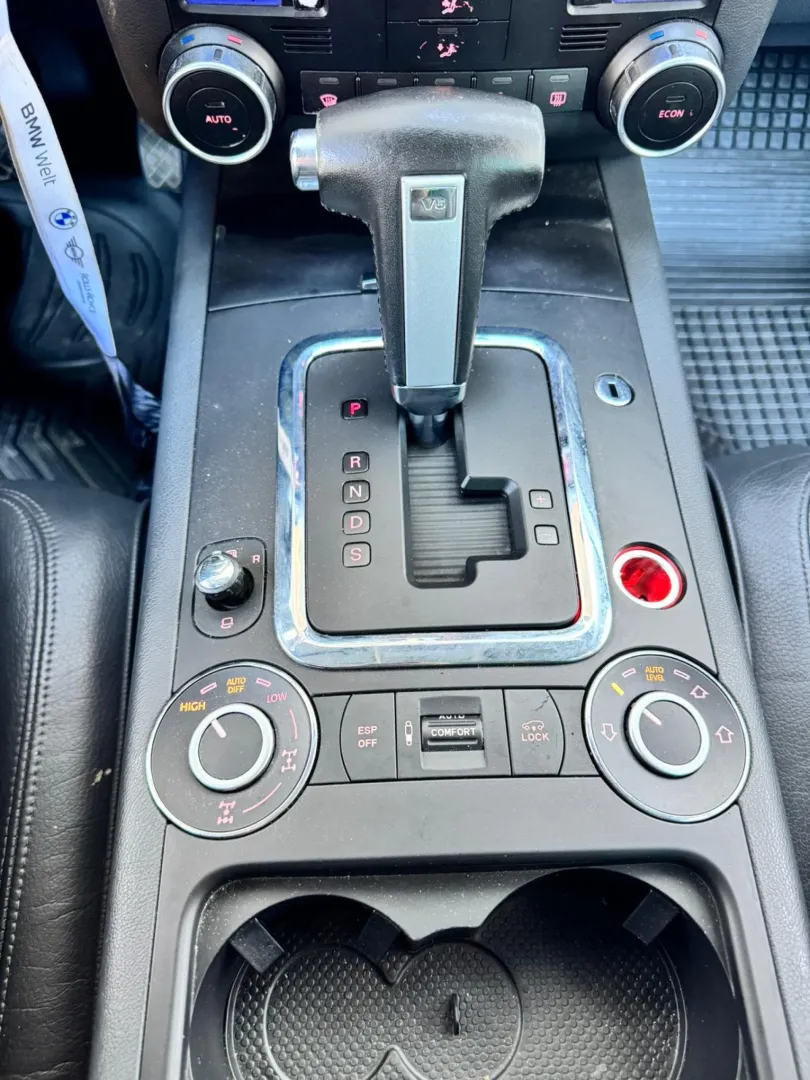 Cumpara/ Vinde online Volkswagen Touareg 2005 SH, la cel mai bun pret pentru tine!
