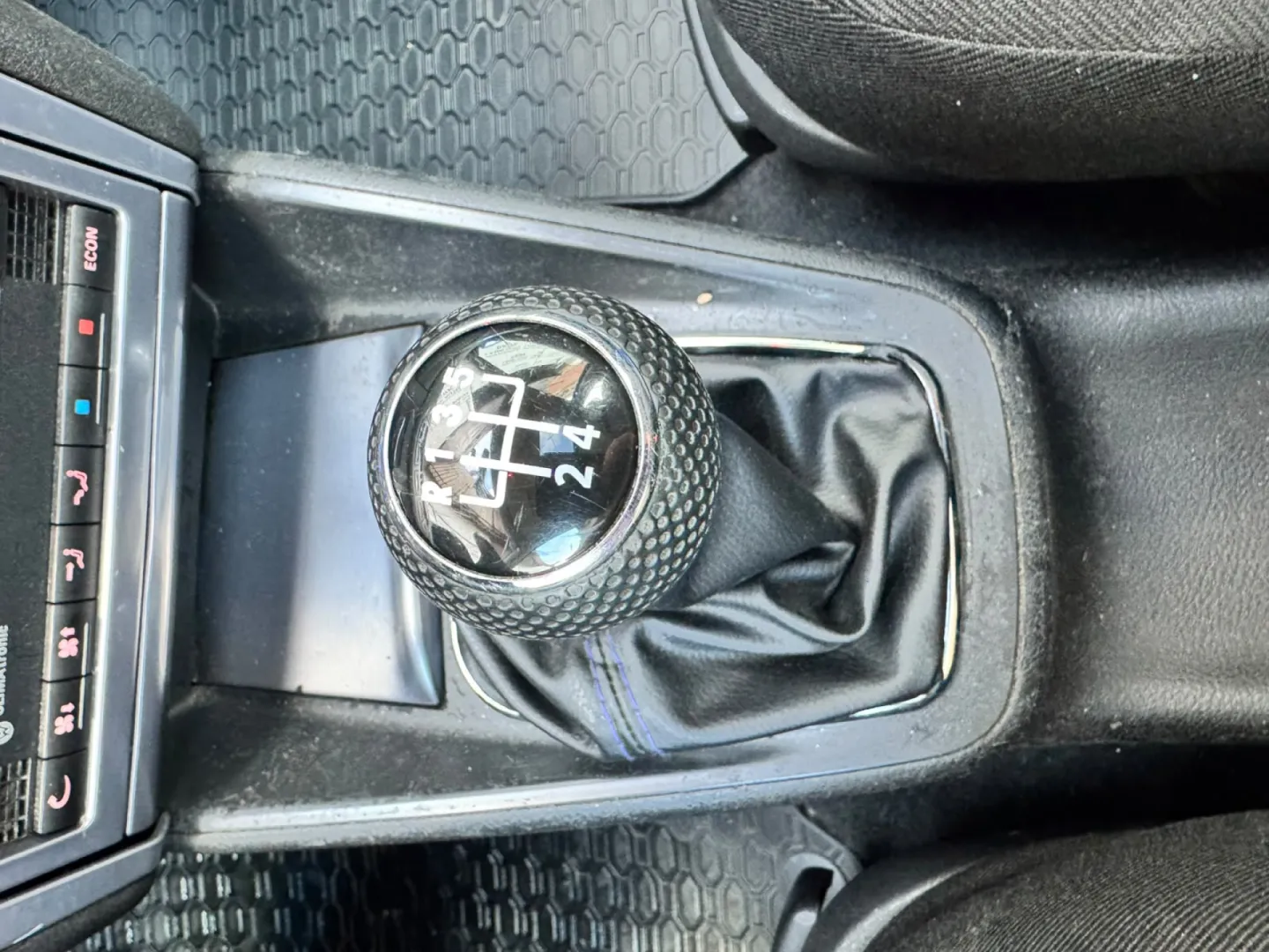 Cumpara/ Vinde online Volkswagen Bora 2003 SH, la cel mai bun pret pentru tine!