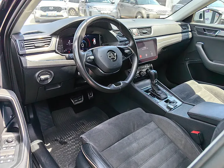 Cumpără / Vinde Skoda Superb 2021 SH, la cel mai bun pret pentru tine!