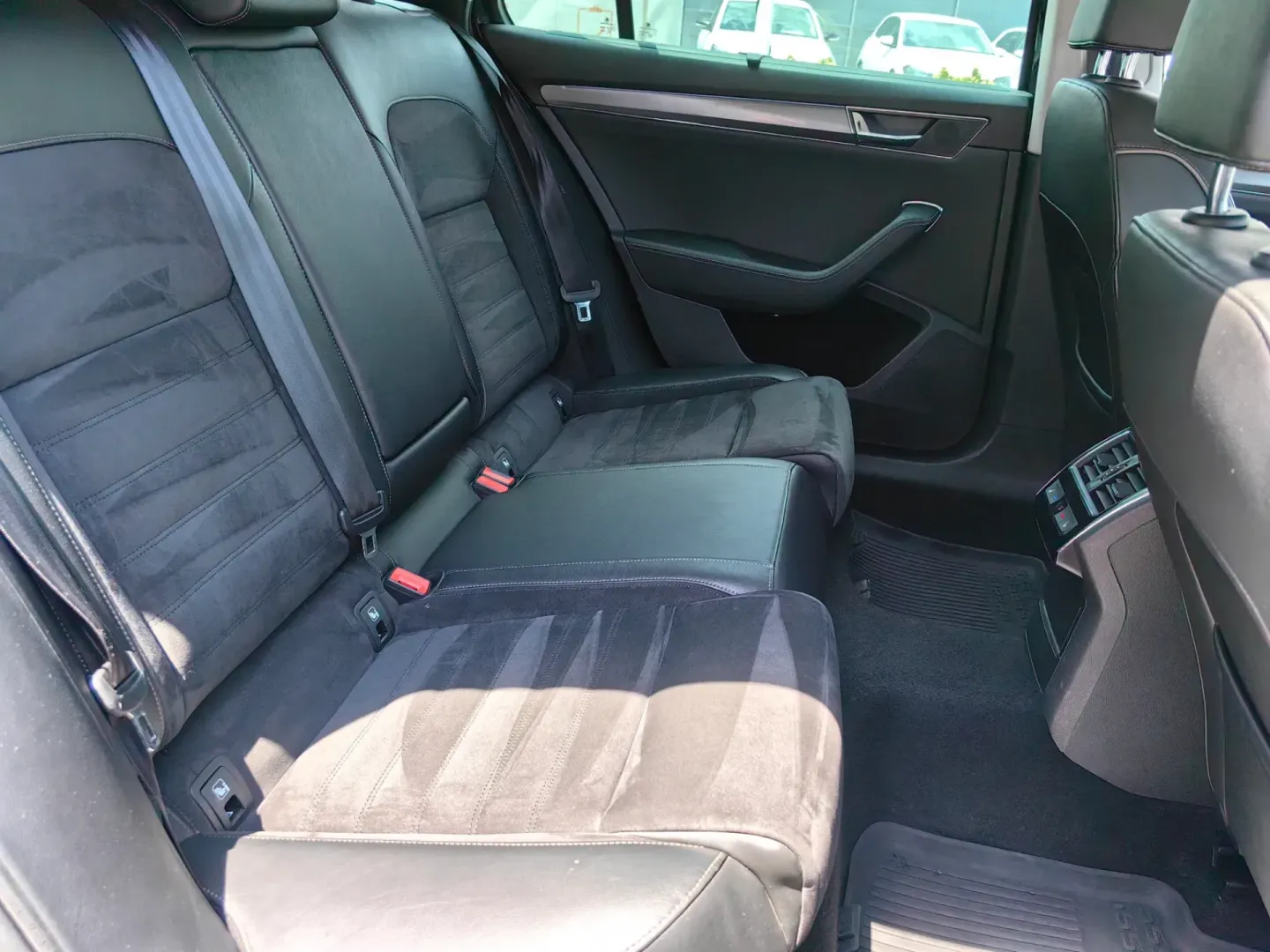 Cumpara/ Vinde online Skoda Superb 2021 SH, la cel mai bun pret pentru tine!