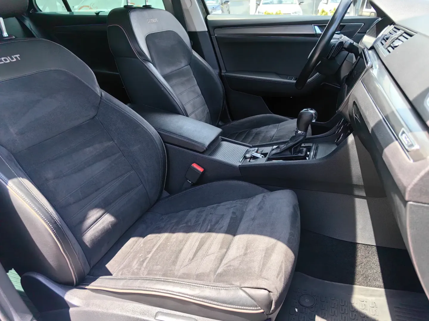 Cumpara/ Vinde online Skoda Superb 2021 SH, la cel mai bun pret pentru tine!