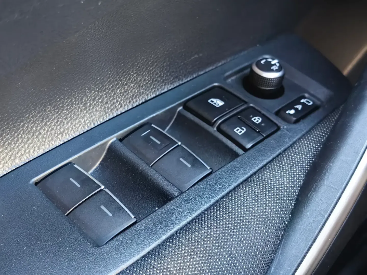 Cumpara/ Vinde online Toyota Corolla 2023 SH, la cel mai bun pret pentru tine!