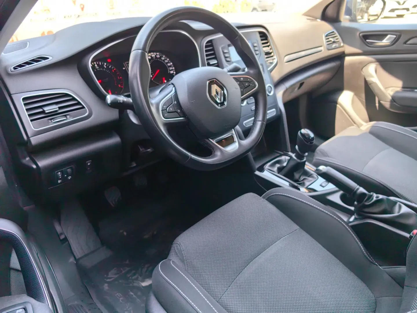 Cumpara/ Vinde online Renault  Megane 2021 SH, la cel mai bun pret pentru tine!