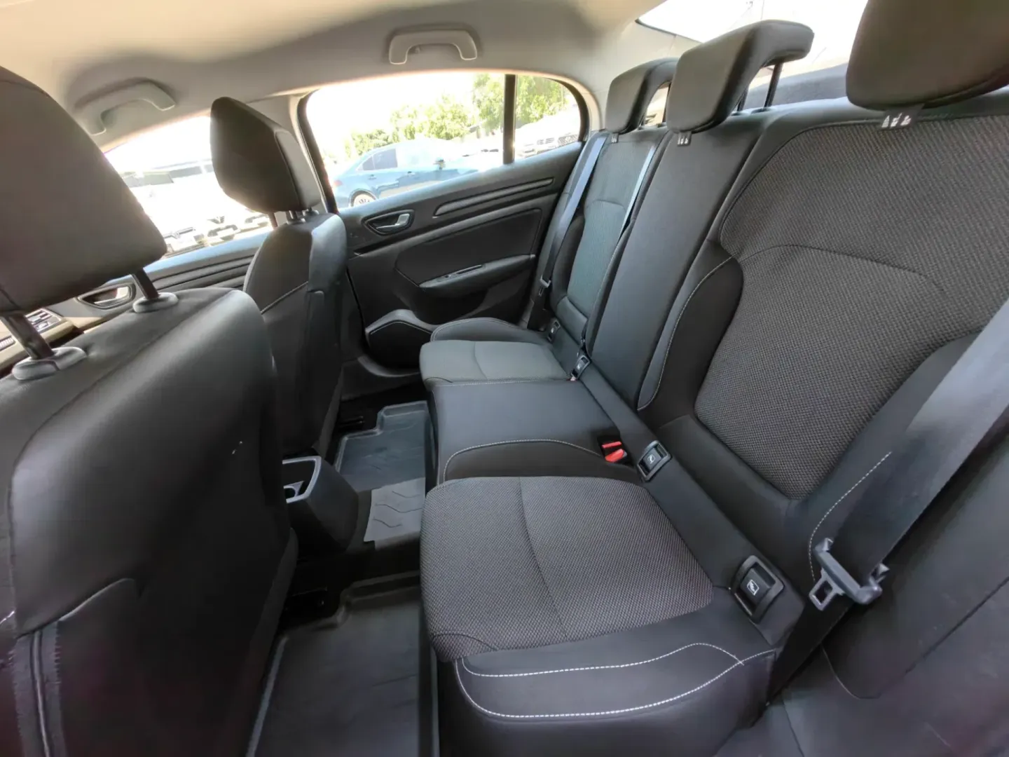 Cumpara/ Vinde online Renault  Megane 2021 SH, la cel mai bun pret pentru tine!