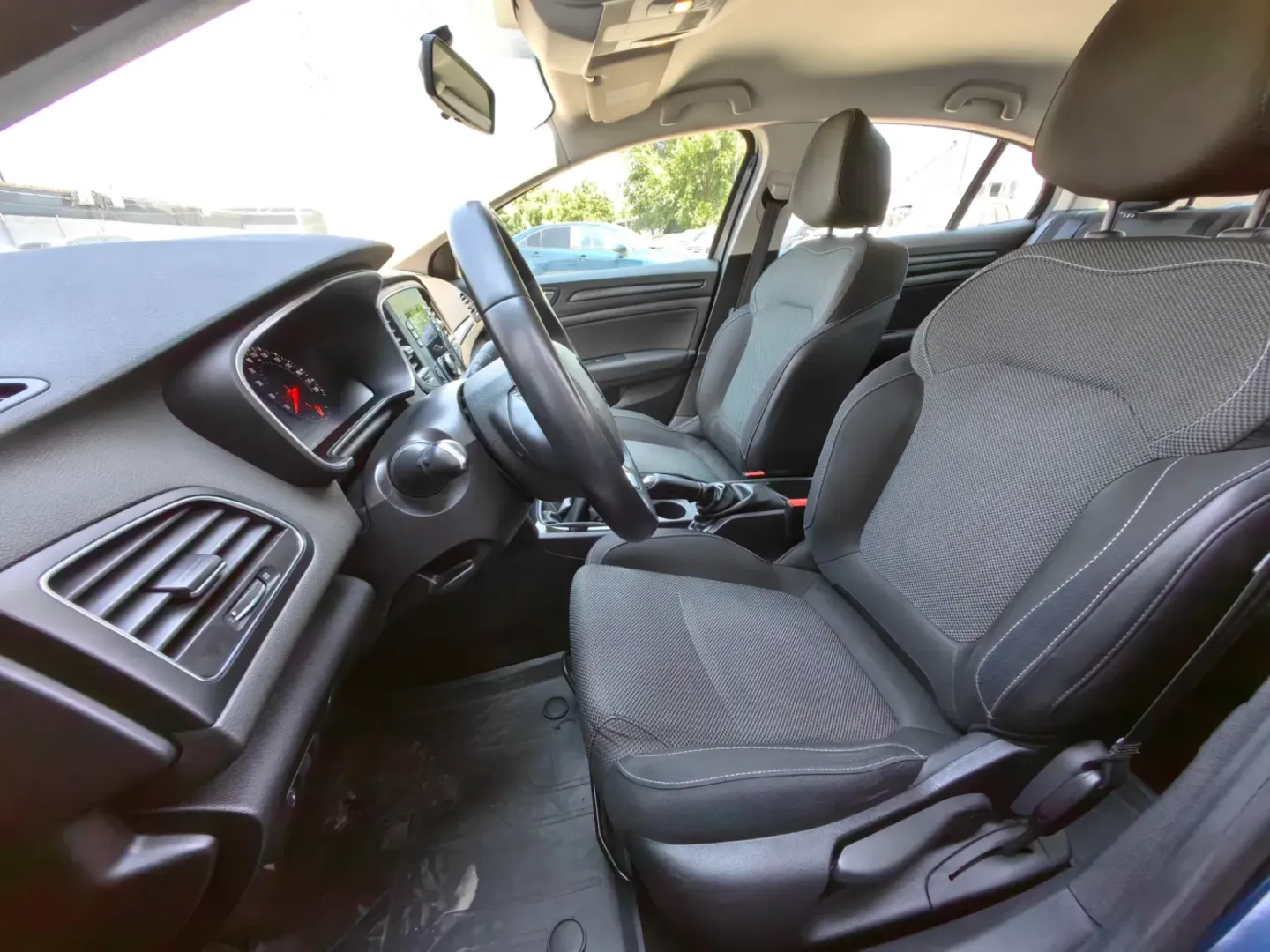 Cumpara/ Vinde online Renault  Megane 2021 SH, la cel mai bun pret pentru tine!