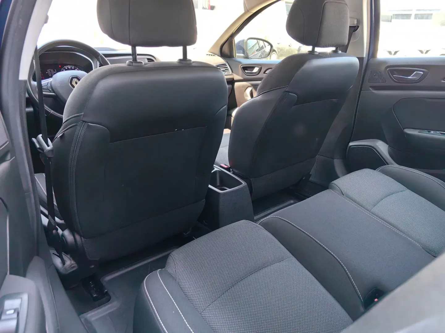 Cumpara/ Vinde online Renault  Megane 2021 SH, la cel mai bun pret pentru tine!