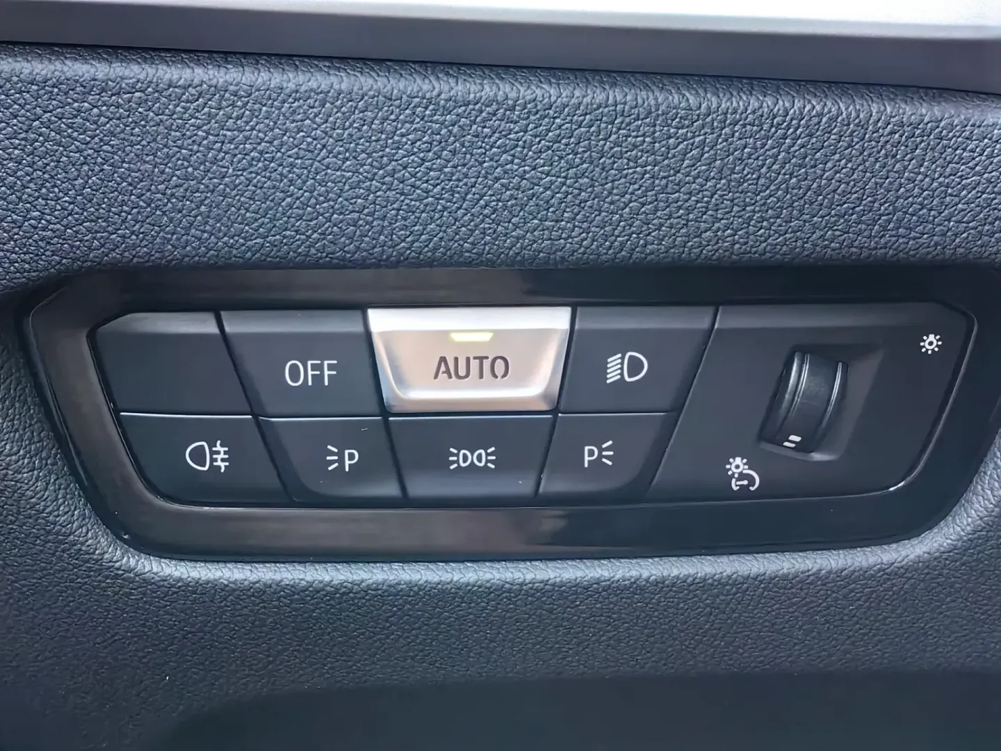 Cumpara/ Vinde online BMW 3 Series 2022 SH, la cel mai bun pret pentru tine!