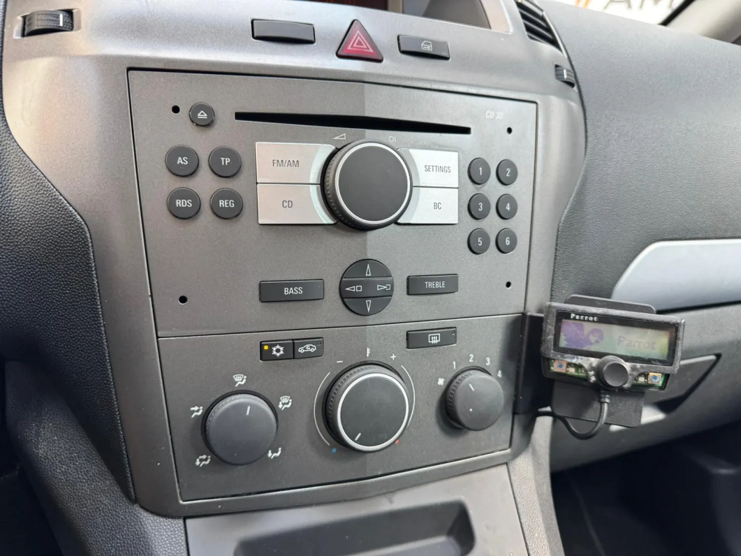 Cumpara/ Vinde online Opel Zafira 2006 SH, la cel mai bun pret pentru tine!