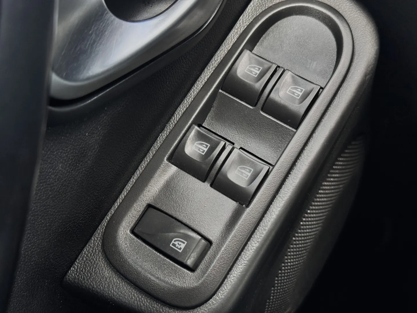 Cumpara/ Vinde online Dacia Duster 2017 SH, la cel mai bun pret pentru tine!