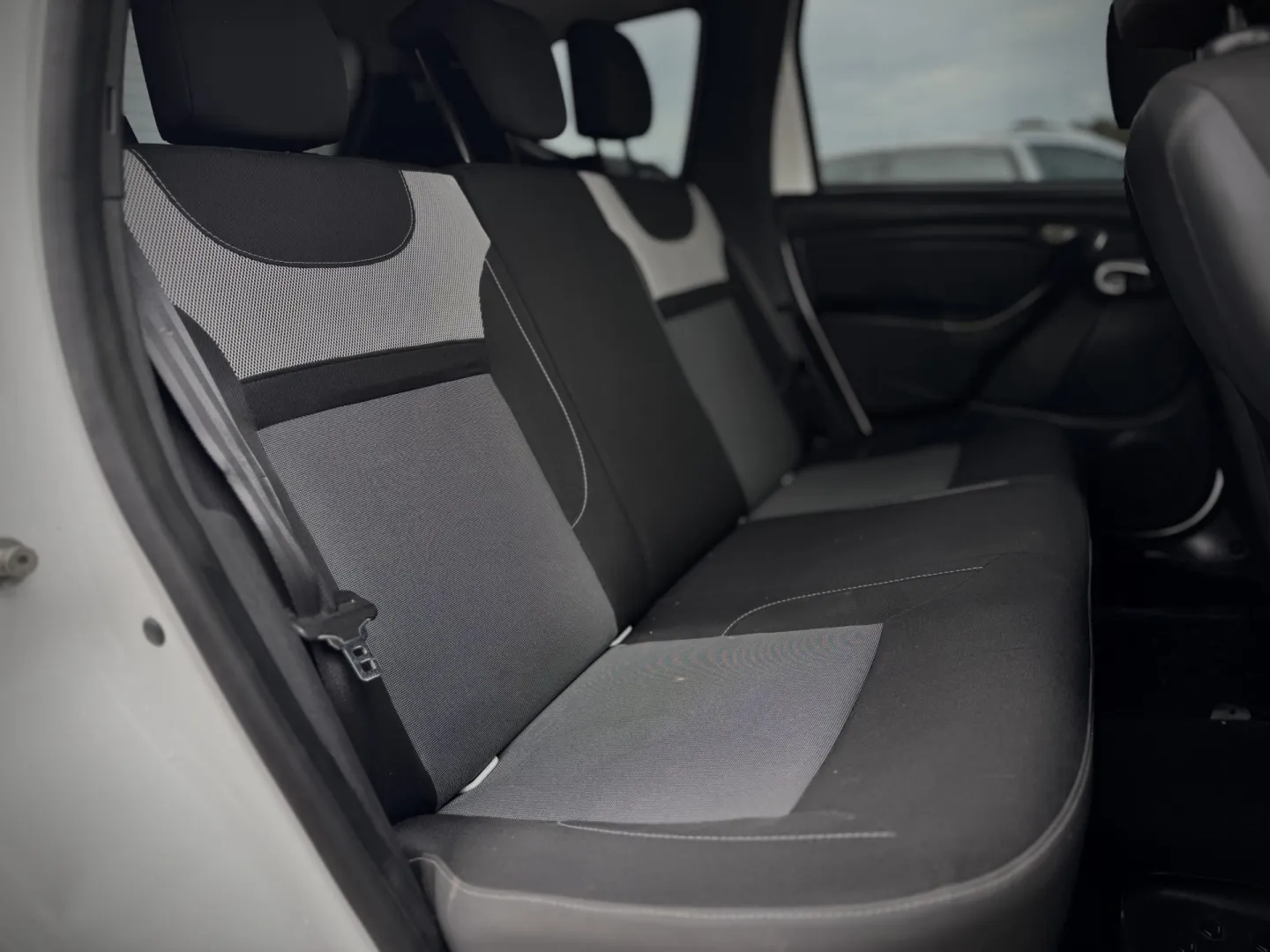 Cumpara/ Vinde online Dacia Duster 2017 SH, la cel mai bun pret pentru tine!