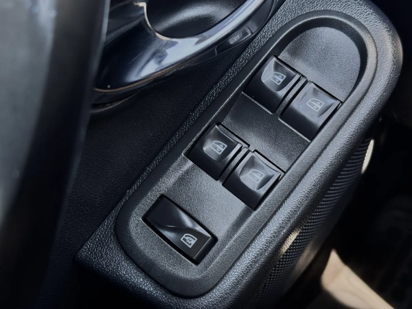 Cumpara/ Vinde online Dacia Duster 2014 SH, la cel mai bun pret pentru tine!