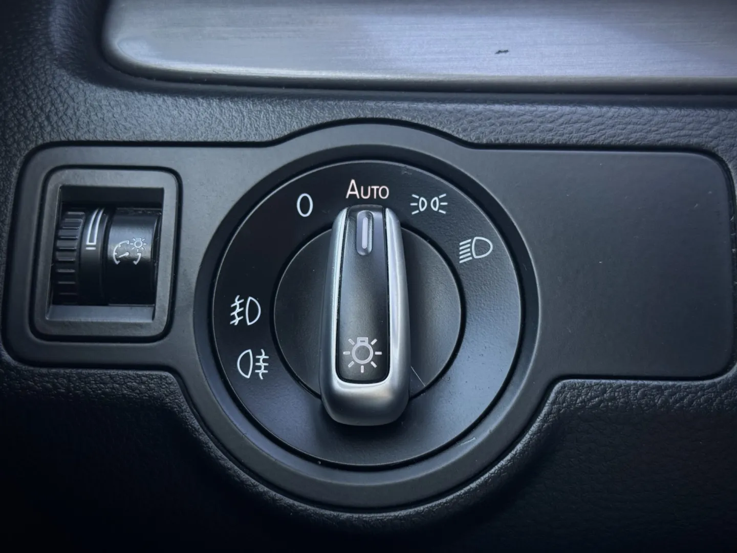 Cumpara/ Vinde online Volkswagen Passat 2011 SH, la cel mai bun pret pentru tine!