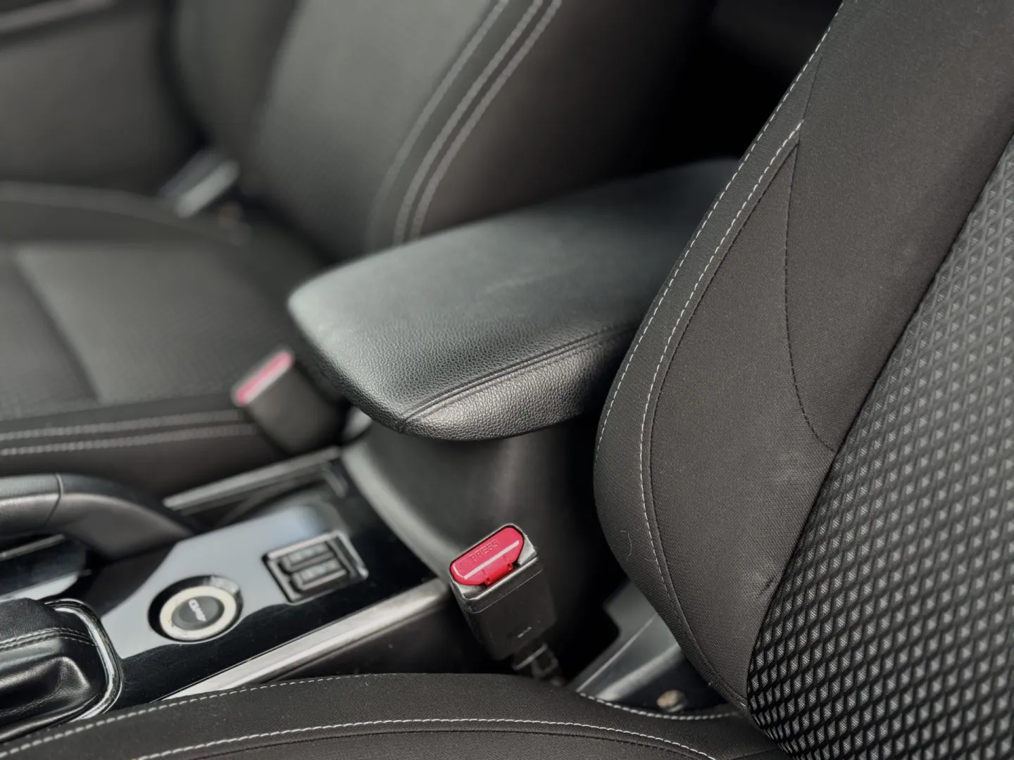 Cumpara/ Vinde online Mitsubishi Outlander 2017 SH, la cel mai bun pret pentru tine!