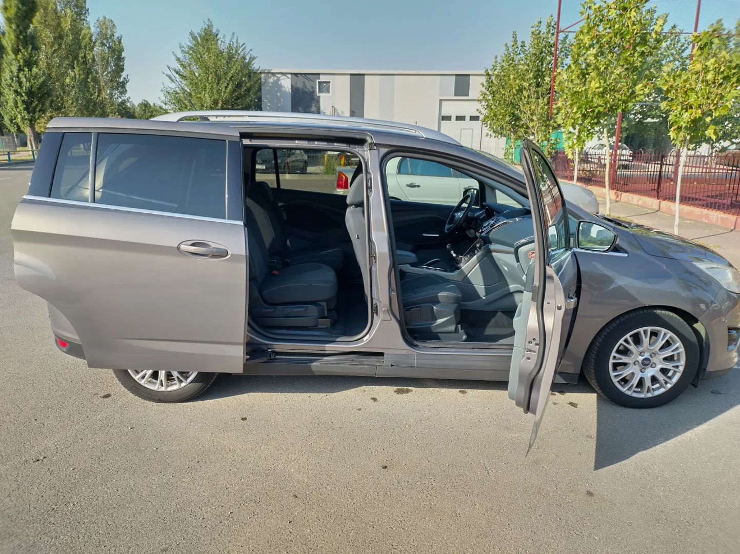 Cumpara/ Vinde online Ford Grand C-Max 2012 SH, la cel mai bun pret pentru tine!