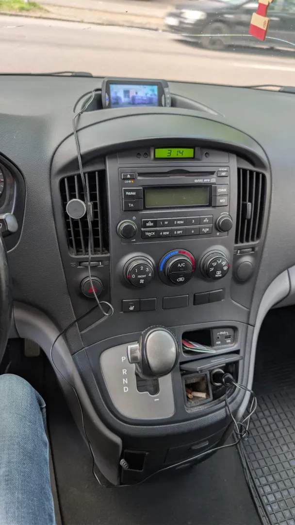 Cumpara/ Vinde online Hyundai H-1 2012 SH, la cel mai bun pret pentru tine!