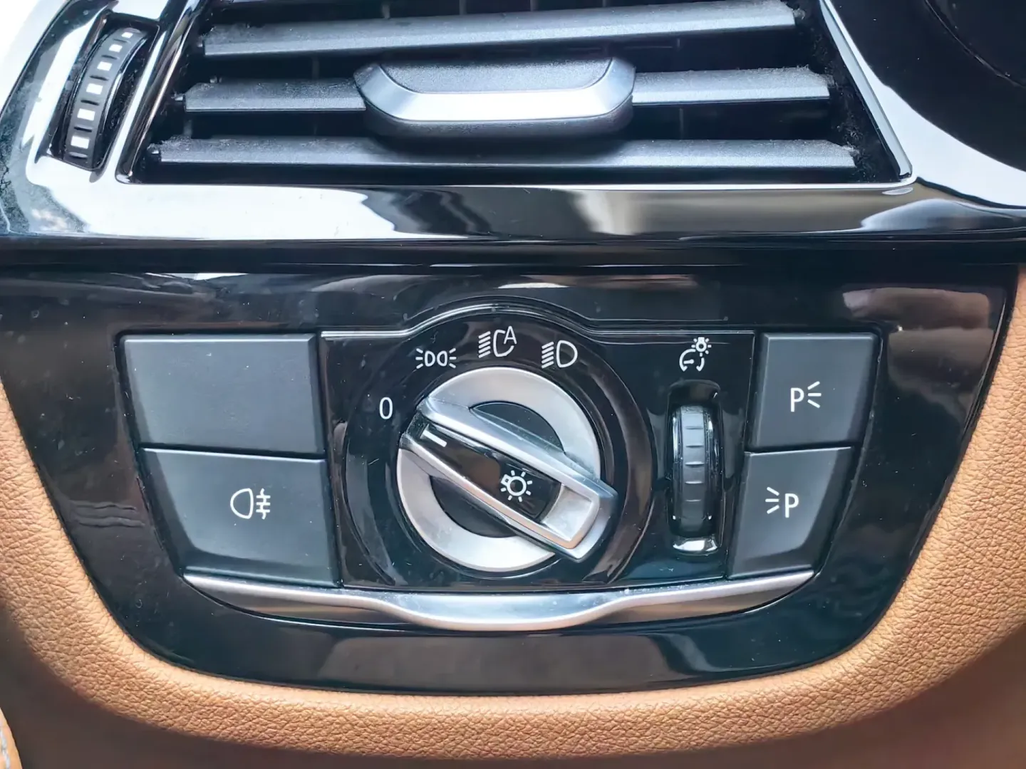 Cumpara/ Vinde online BMW 5 Series 2022 SH, la cel mai bun pret pentru tine!