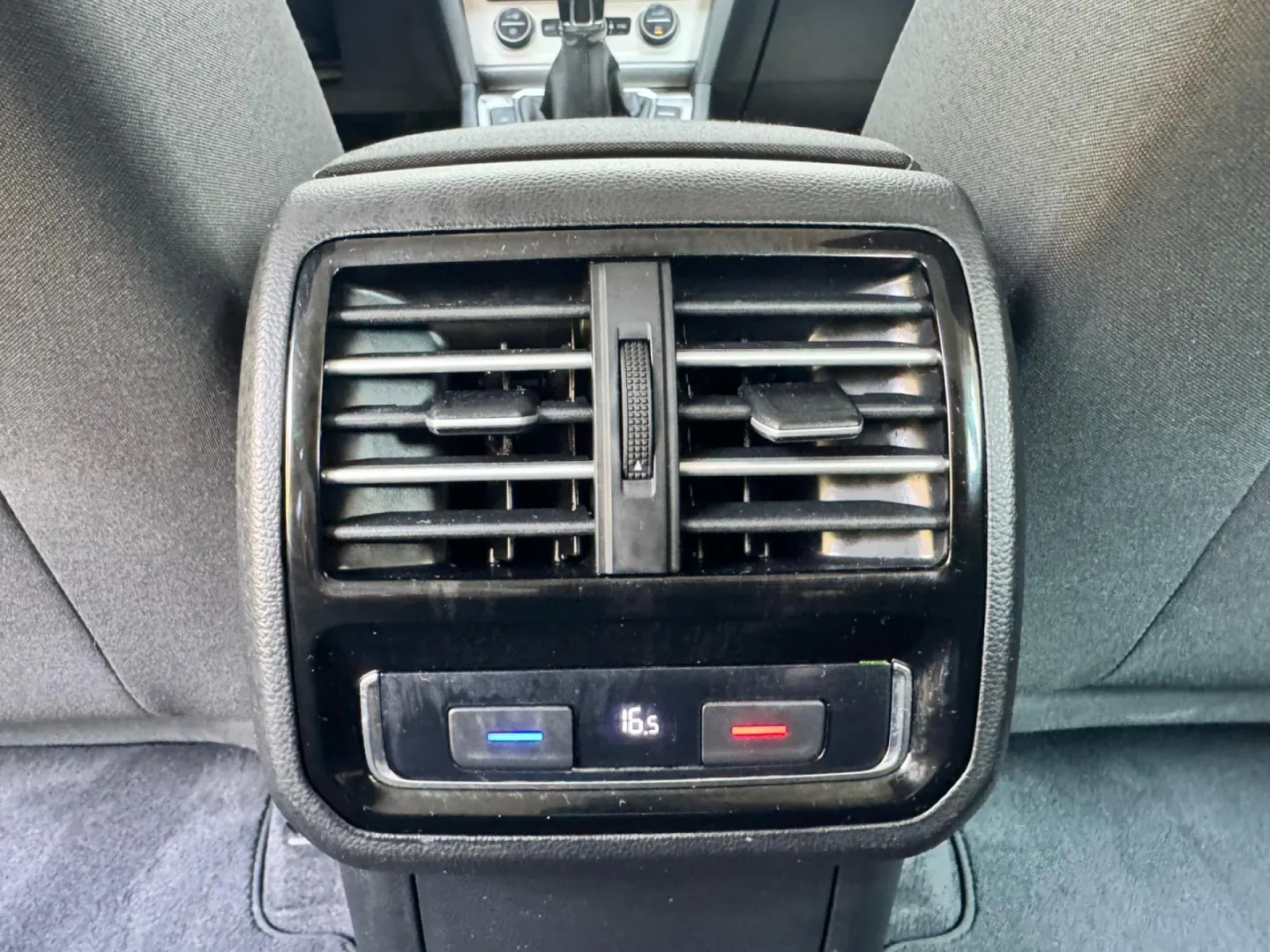 Cumpara/ Vinde online Volkswagen Passat 2016 SH, la cel mai bun pret pentru tine!