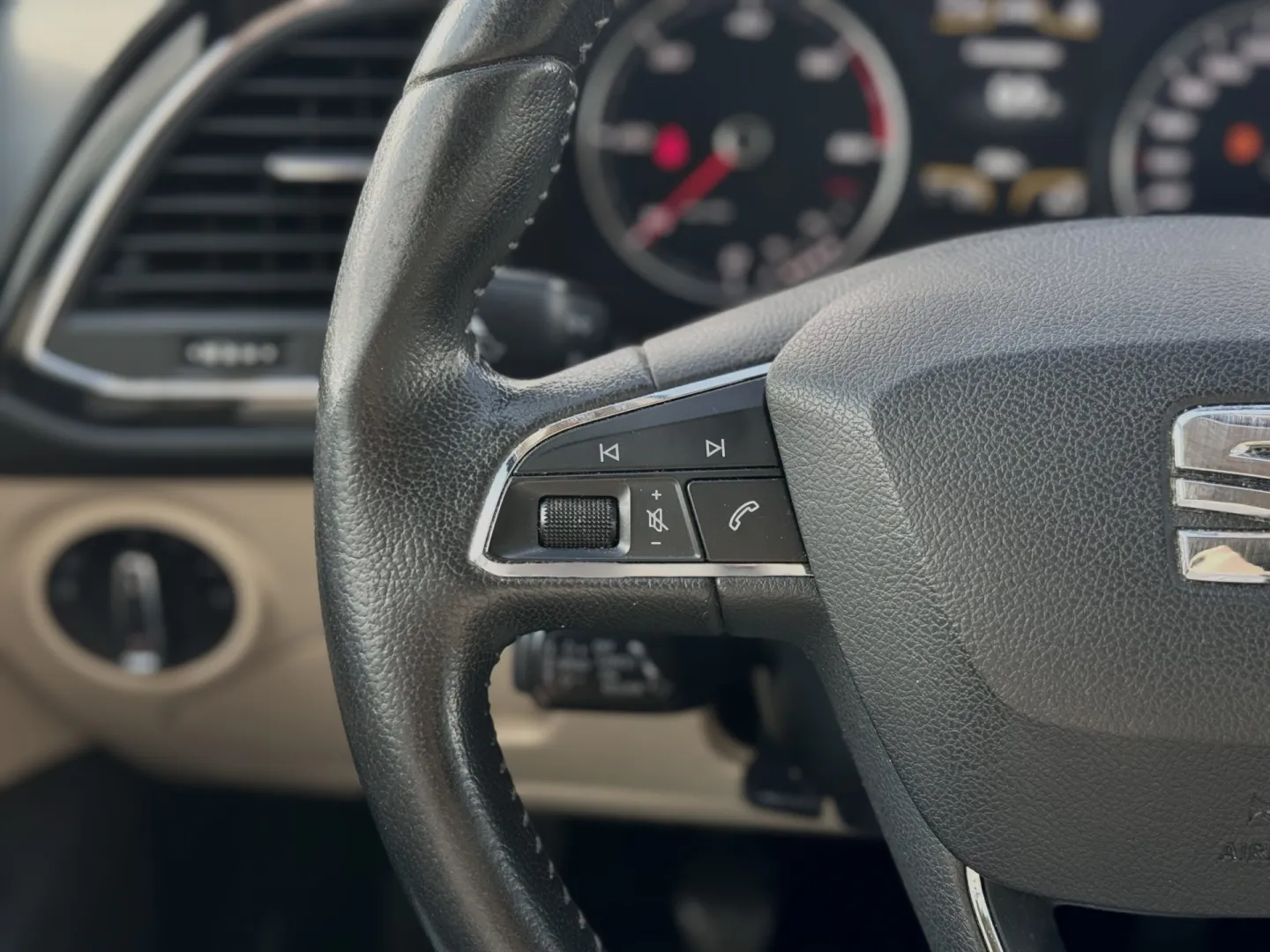Cumpara/ Vinde online Seat Leon 2014 SH, la cel mai bun pret pentru tine!