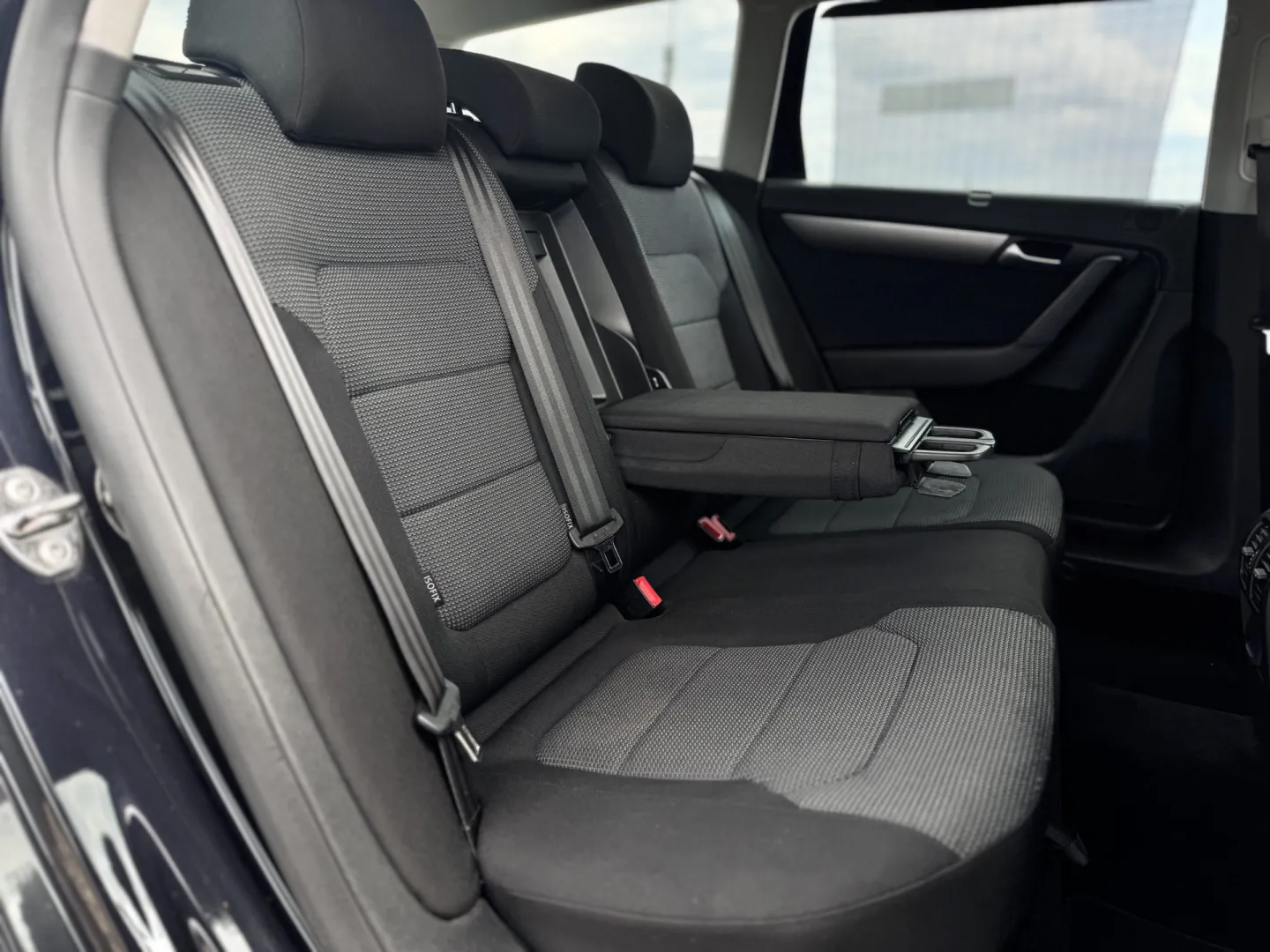 Cumpara/ Vinde online Volkswagen Passat 2010 SH, la cel mai bun pret pentru tine!