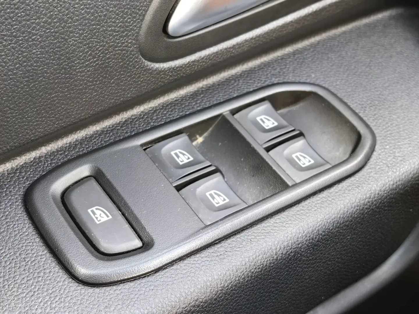 Cumpara/ Vinde online Dacia Duster 2022 SH, la cel mai bun pret pentru tine!