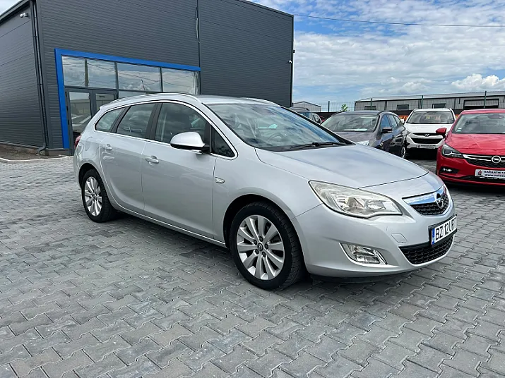 Cumpără / Vinde Opel Astra 2011 SH, la cel mai bun pret pentru tine!