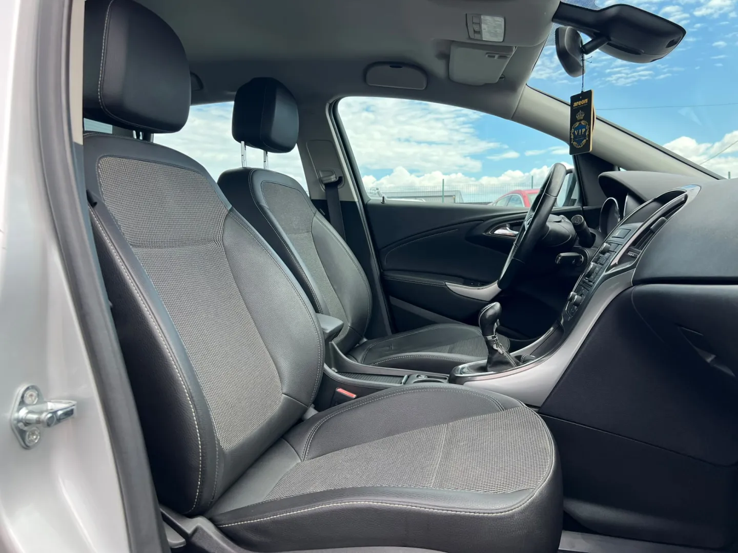 Cumpara/ Vinde online Opel Astra 2011 SH, la cel mai bun pret pentru tine!