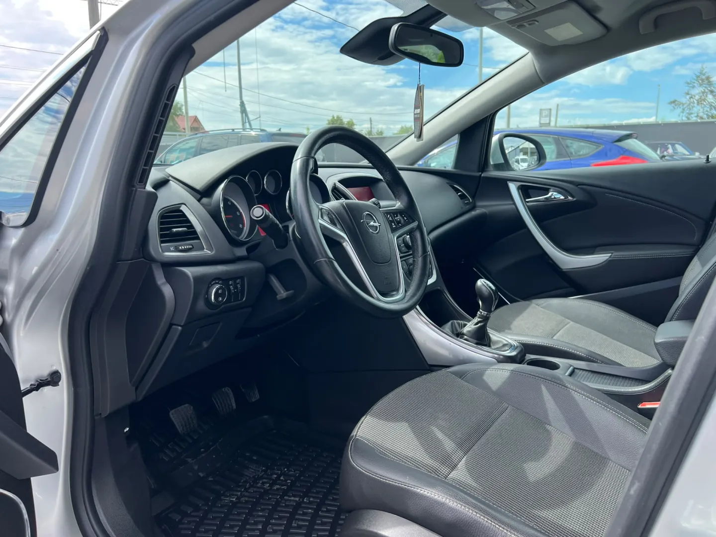 Cumpara/ Vinde online Opel Astra 2011 SH, la cel mai bun pret pentru tine!