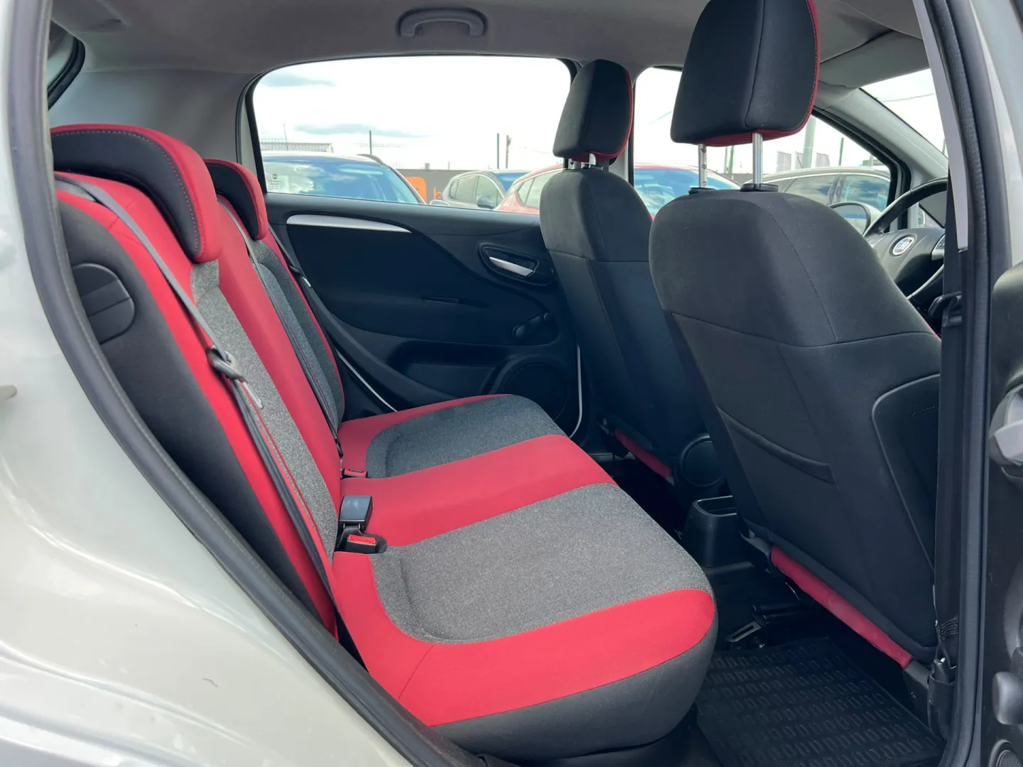 Cumpara/ Vinde online Fiat Punto 2012 SH, la cel mai bun pret pentru tine!