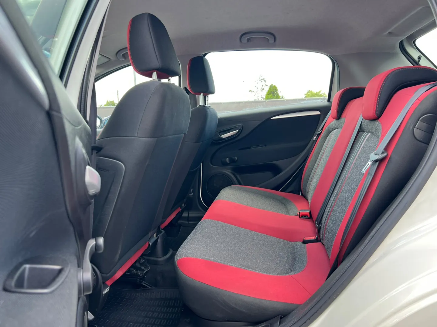 Cumpara/ Vinde online Fiat Punto 2012 SH, la cel mai bun pret pentru tine!