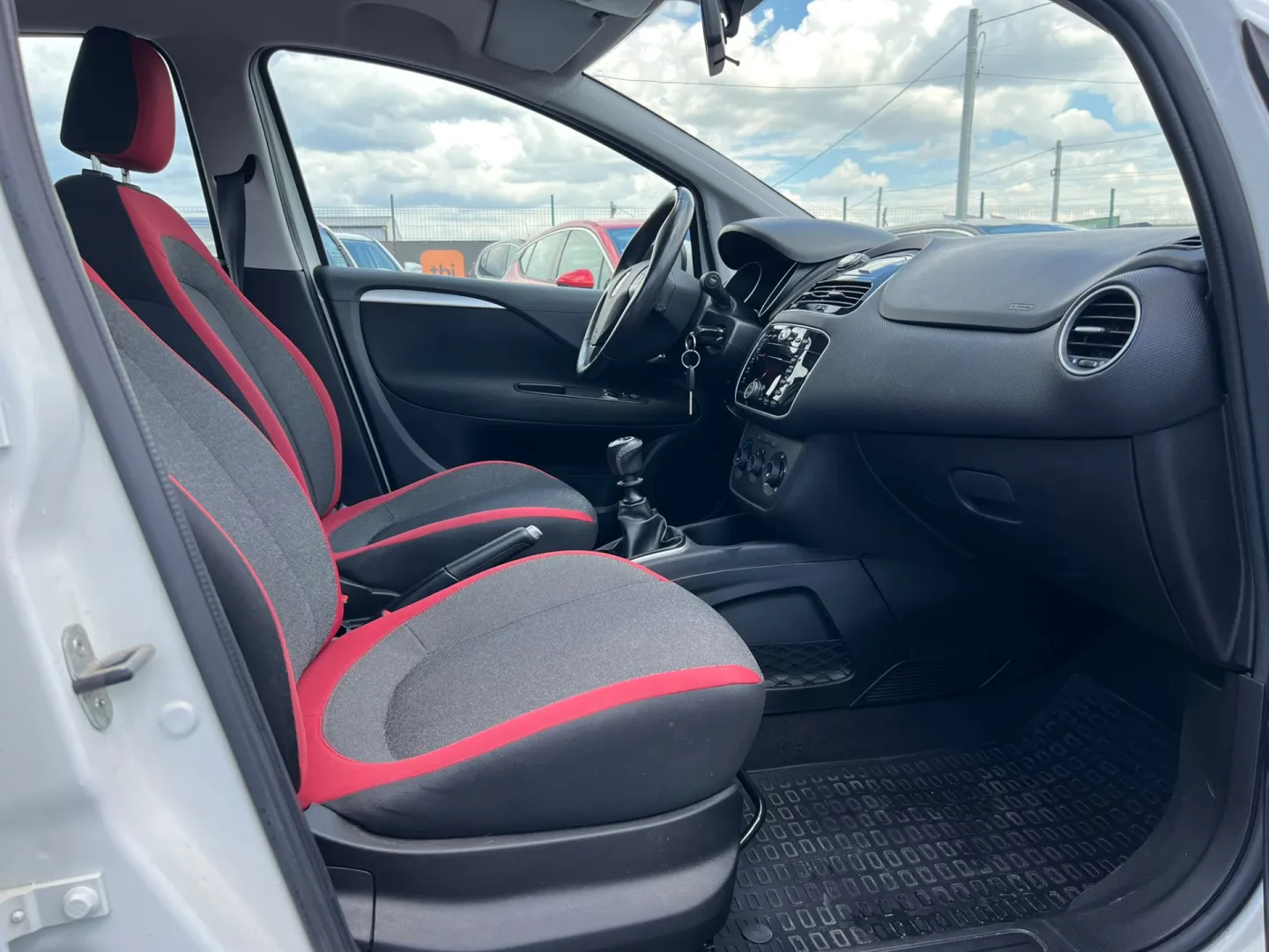 Cumpara/ Vinde online Fiat Punto 2012 SH, la cel mai bun pret pentru tine!