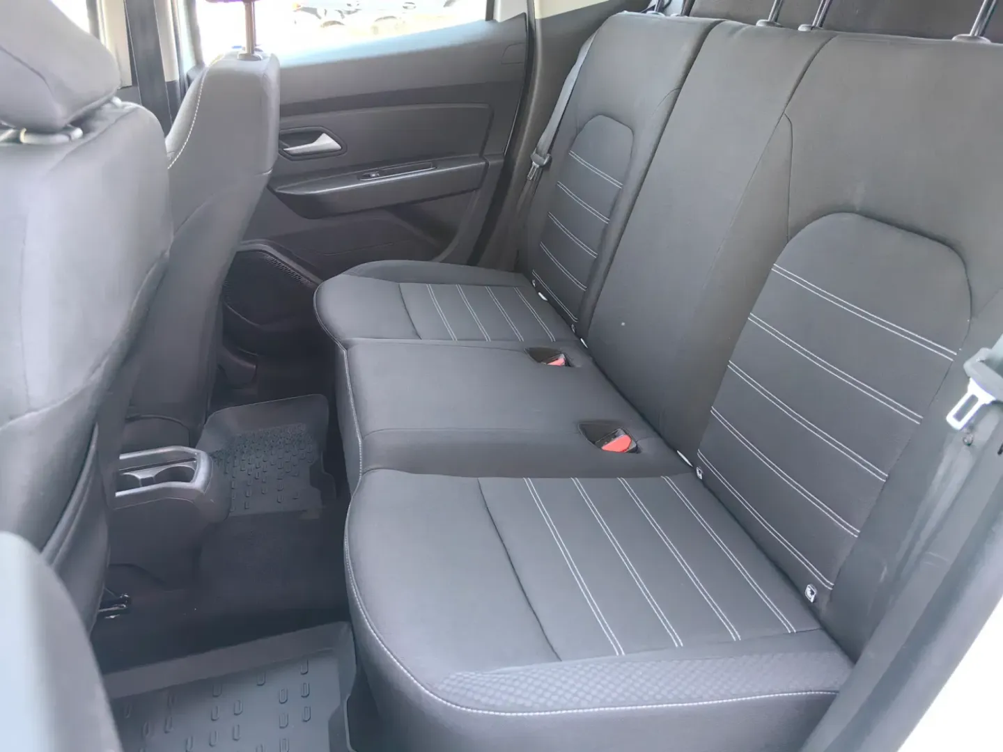 Cumpara/ Vinde online Dacia Duster 2023 SH, la cel mai bun pret pentru tine!